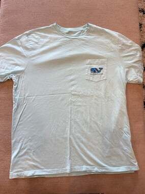 Vineyard Vines Men's Fish Pattern Whale Pocket T-Shirt Light Blue Size L